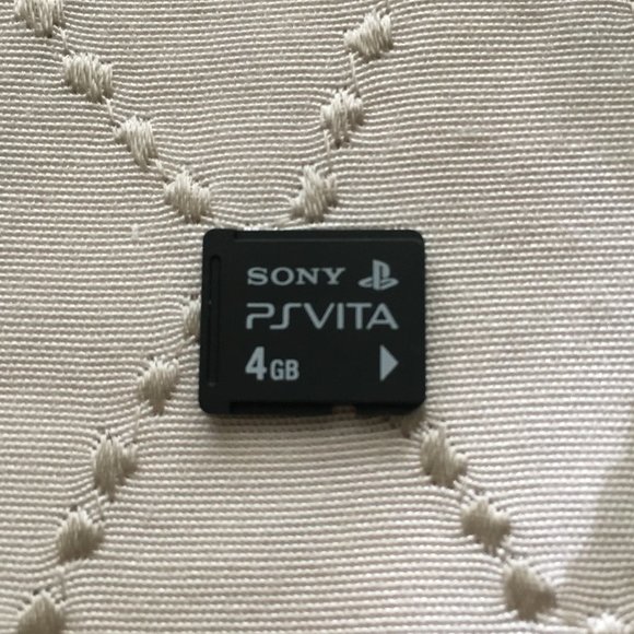 Assassin's Creed III Liberation PlayStation Vita Wi-Fi Bundle PS Vita 10… - Picture 12 of 16